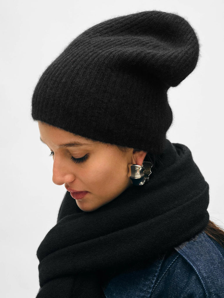 Cashmere Plush Rib Beanie in Black