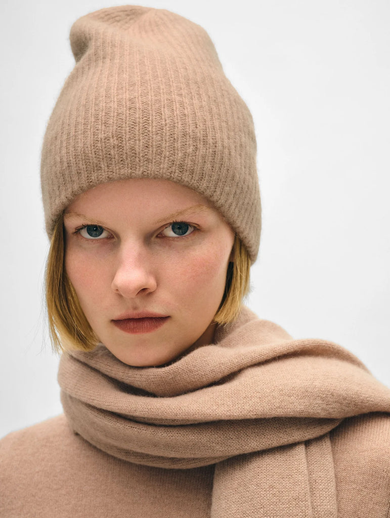 Cashmere Plush Rib Beanie in True Camel