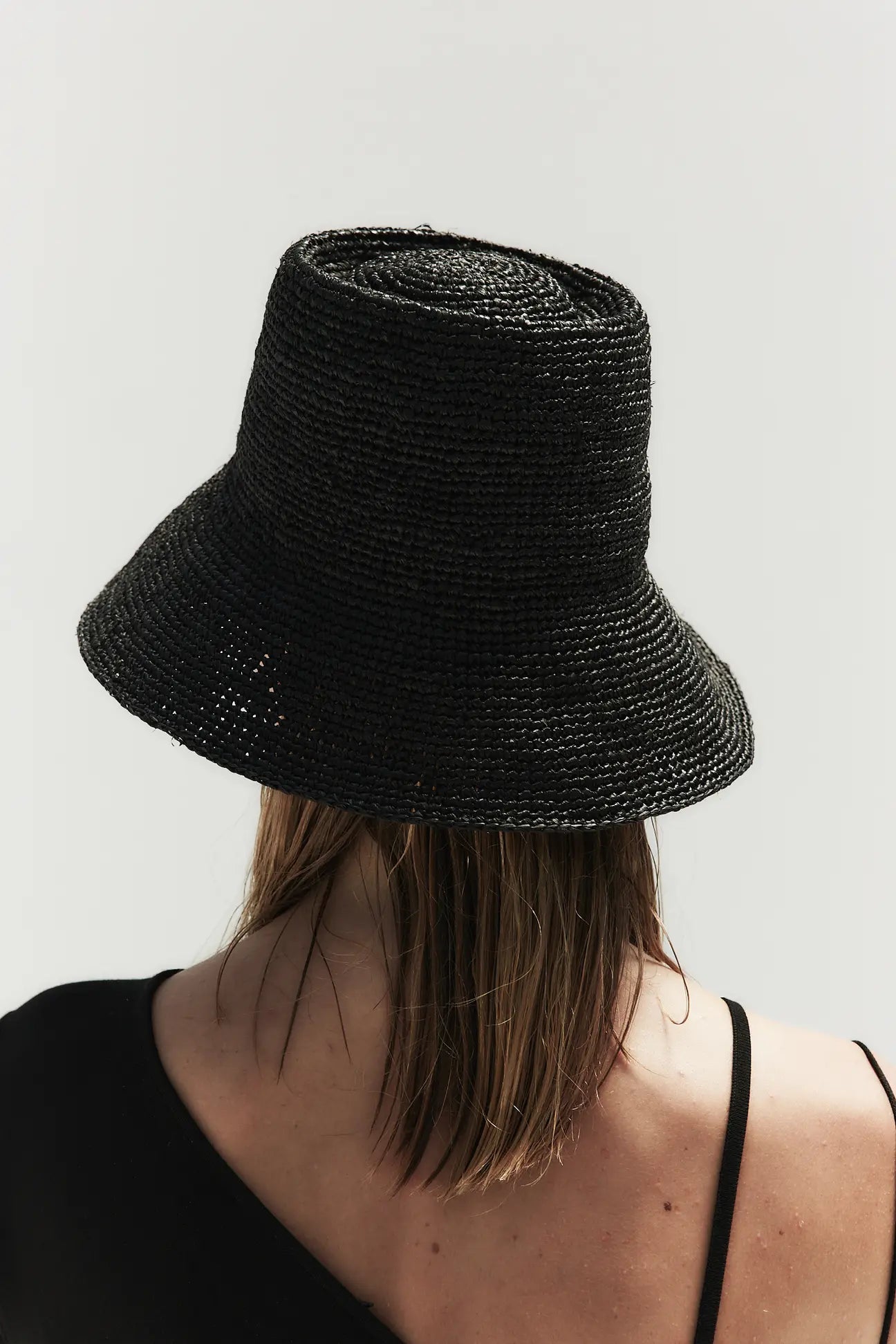 Felix Bucket Packable Raffia Straw Hat in Black