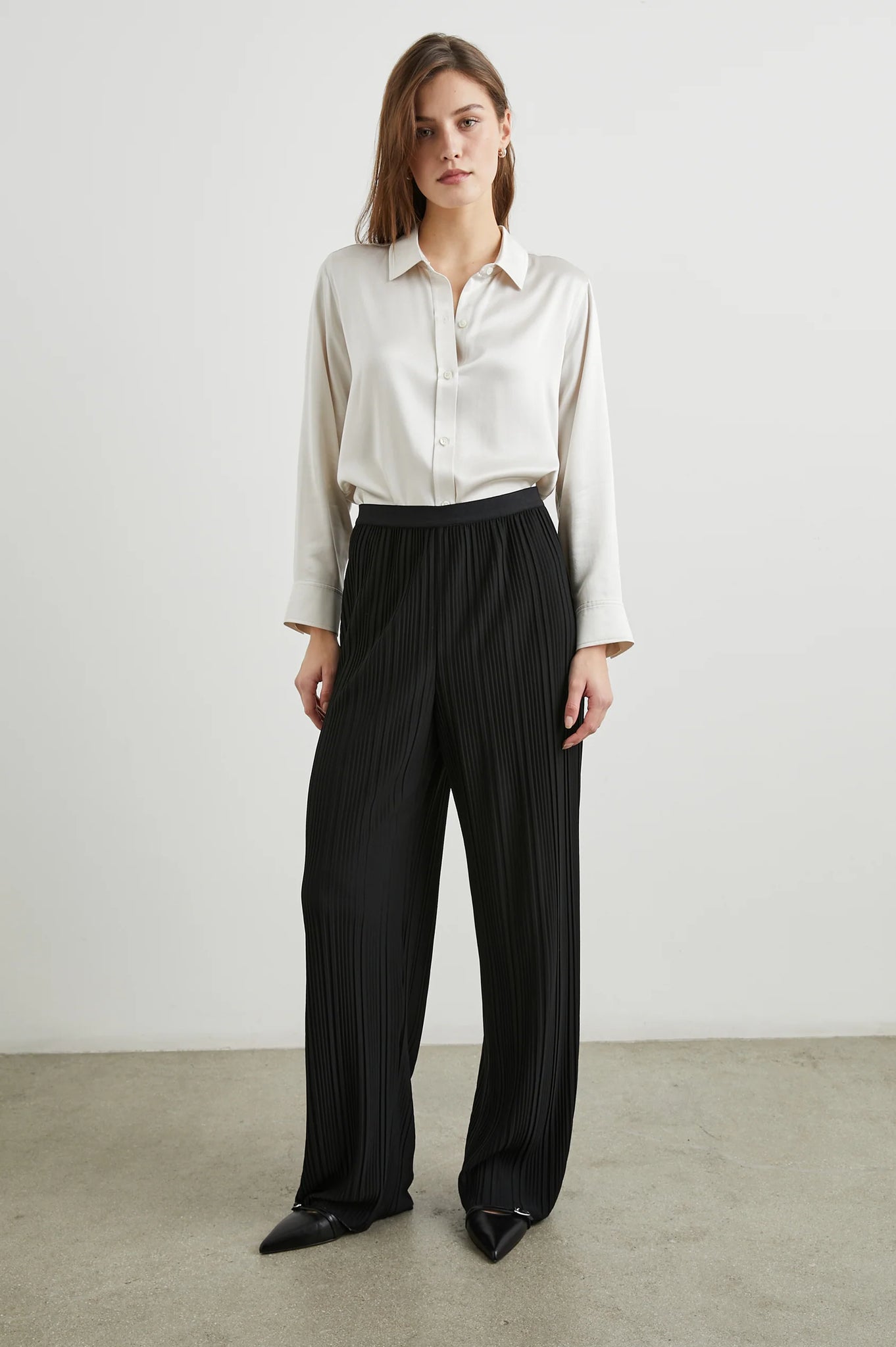 Liana Pant in Black