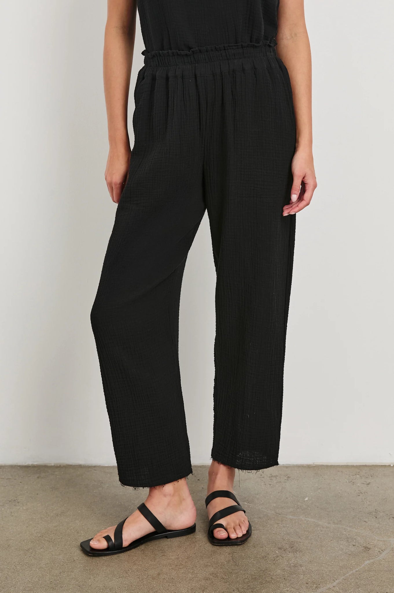 Leon Crop Pant in Black