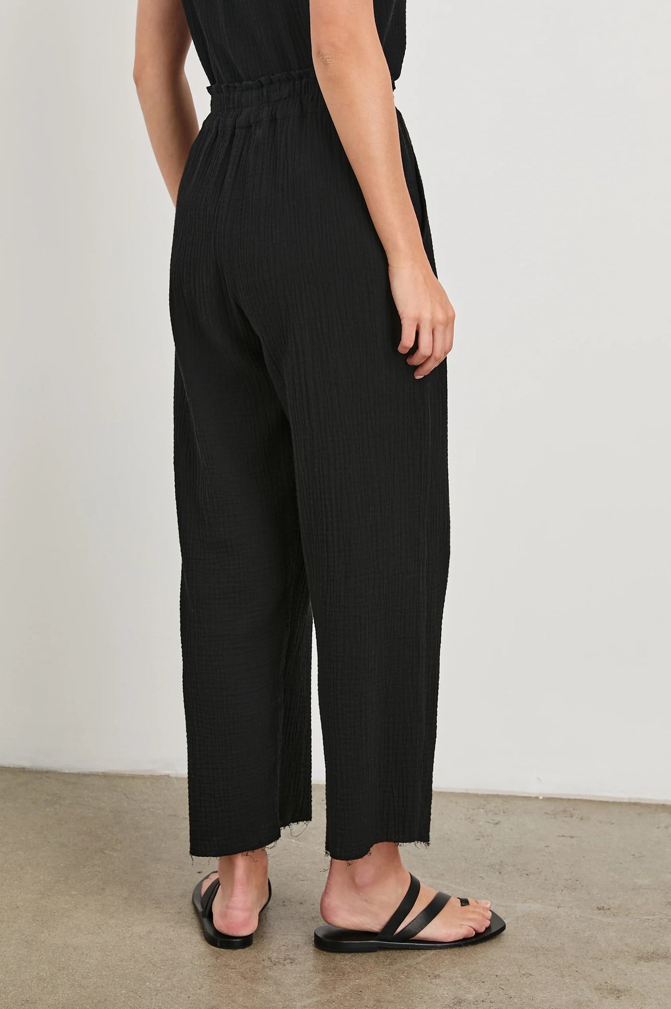 Leon Crop Pant in Black