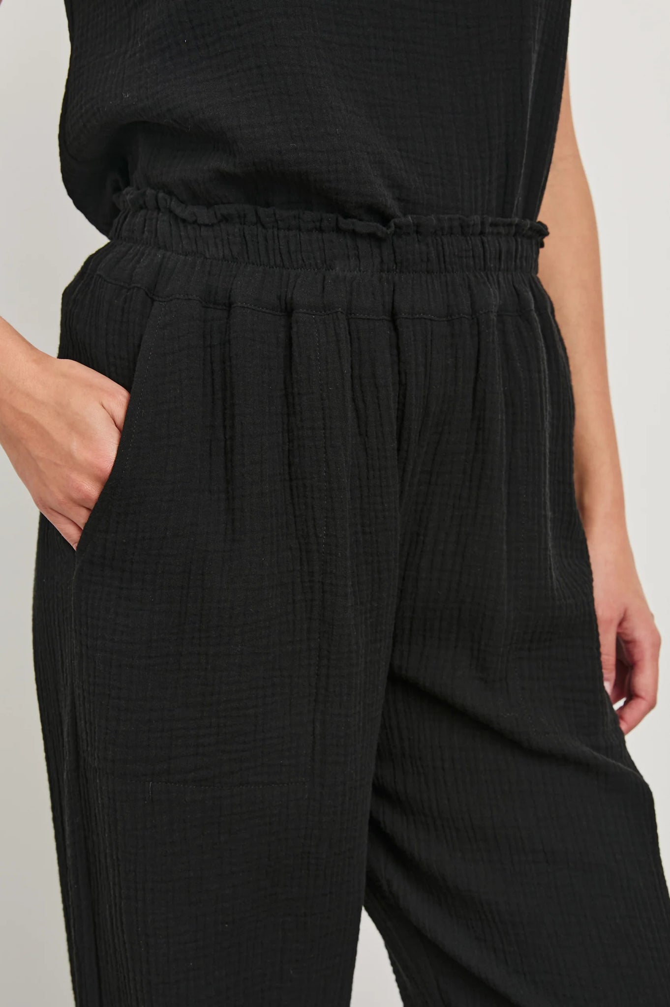 Leon Crop Pant in Black