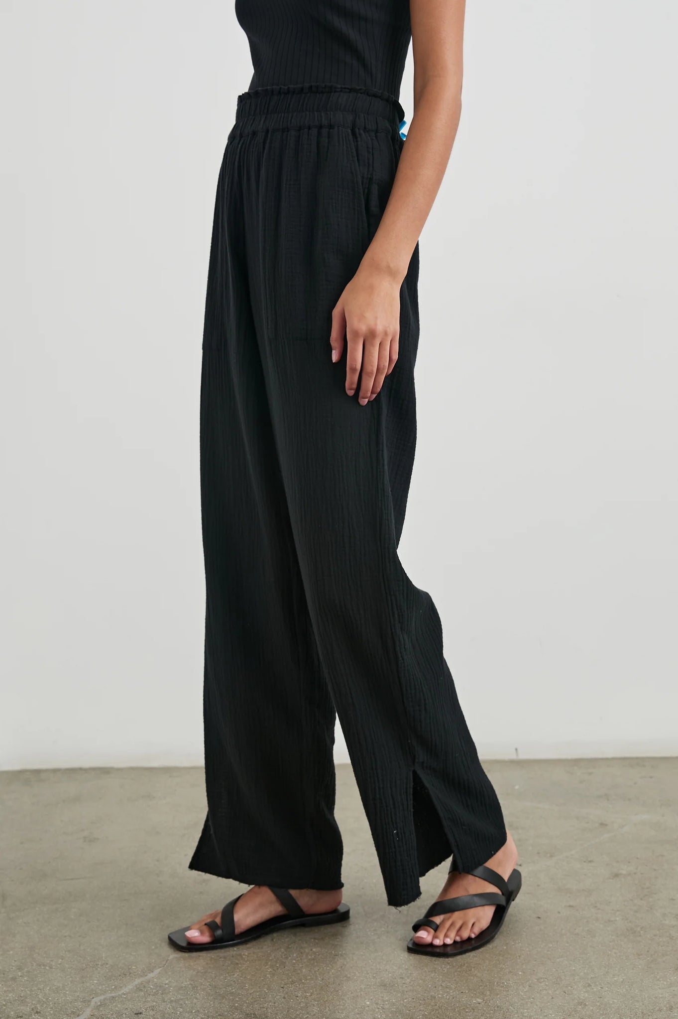 Leon Pant in Black