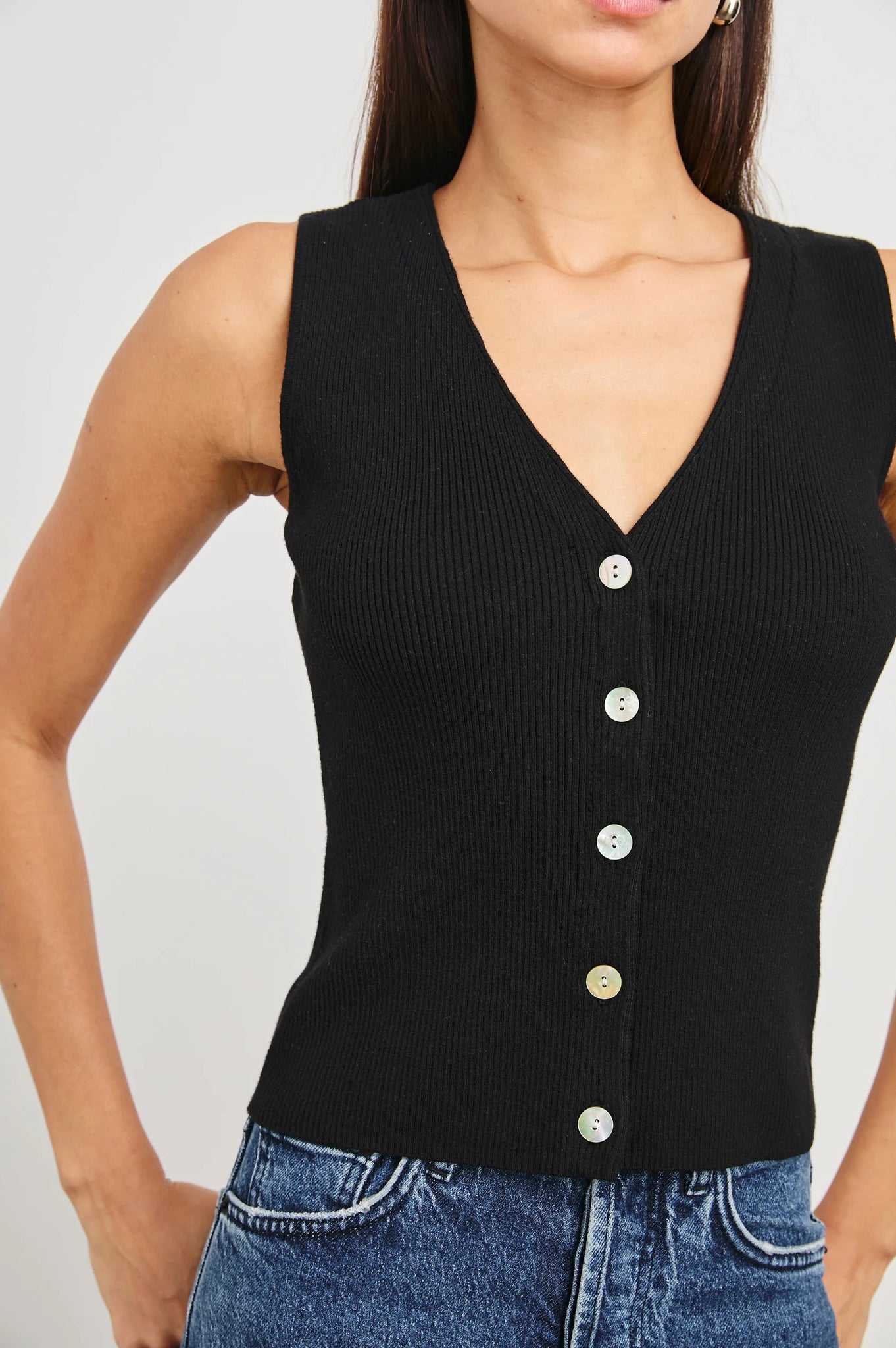 Rosa Vest in Black