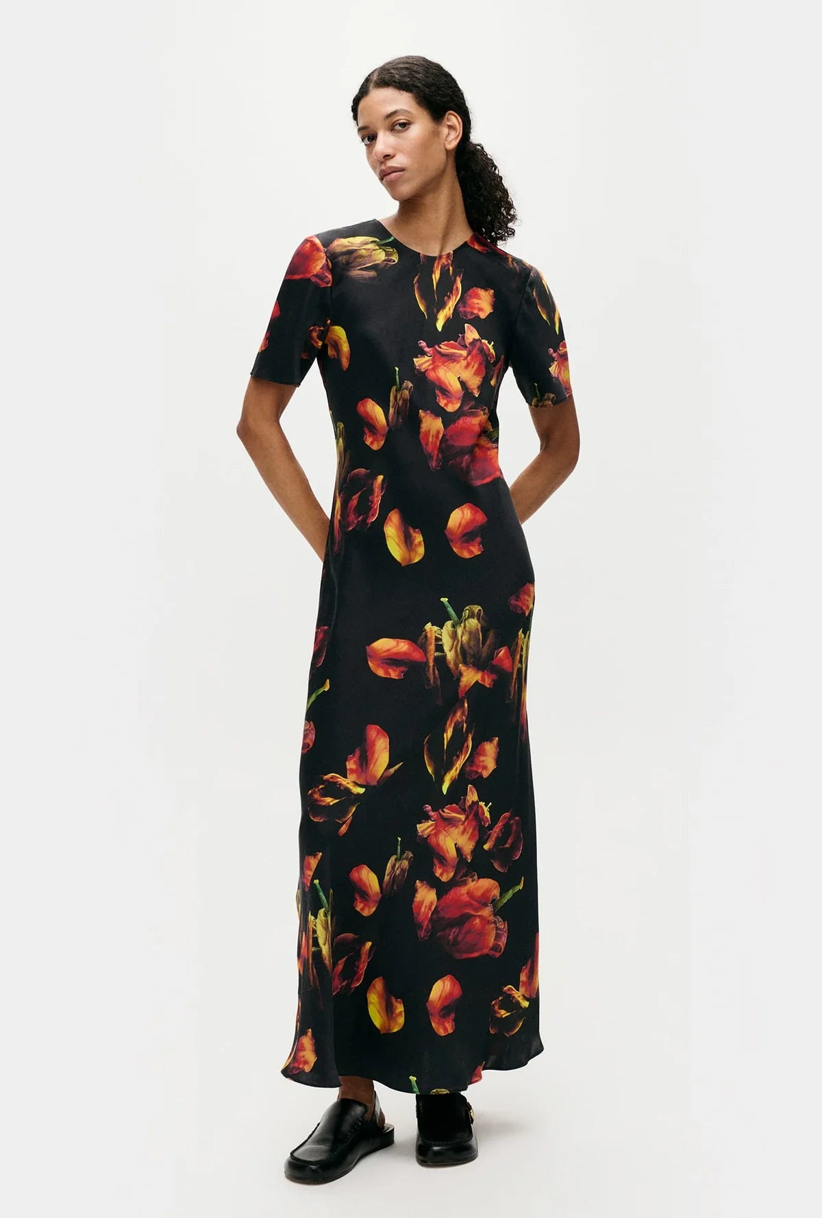 Short Sleeve Bias Dress in Tulipa Black